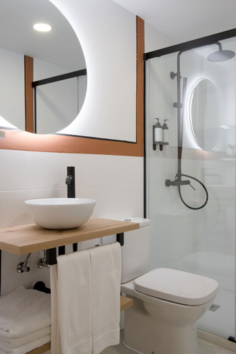 Bathroom 3, Triana Boutique Apartments by Hommyhome, Sevilla