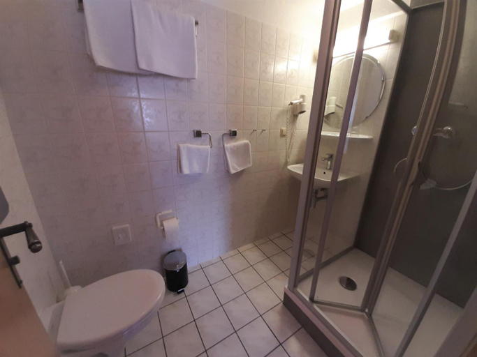 Bathroom 3, Landhotel Gemeindeschv Nke, Werra-Meißner-Kreis