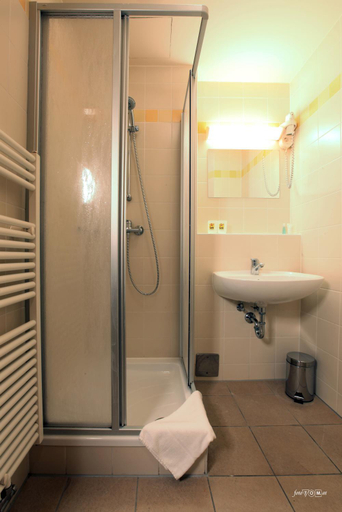 Bathroom 1, JUFA Hotel Grunau im Almtal, Gmunden