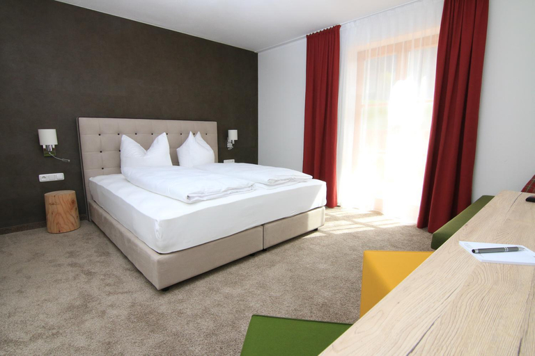 Bedroom 3, Alpinhotel Berchtesgaden, Berchtesgadener Land