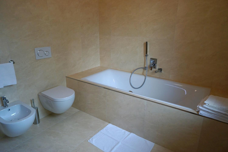 Others 5, B&B Luna Di Langa, Cuneo
