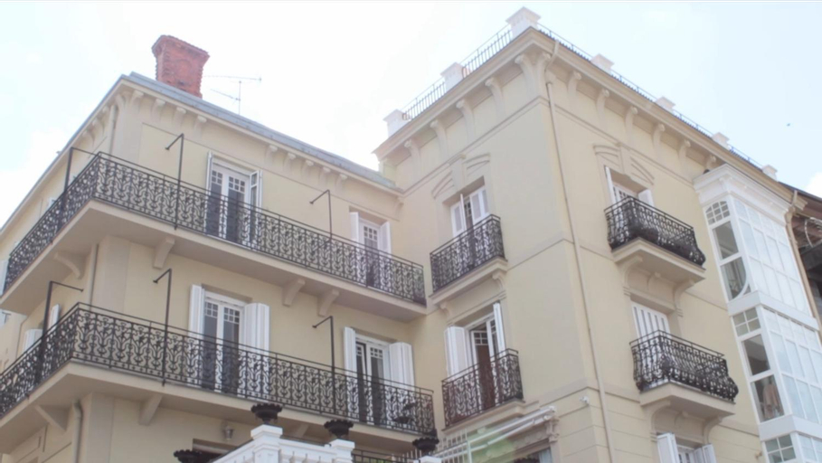 SEAFRONT LUXURY STUDIO - by www,SanSebastianApartments,es, Guipúzcoa