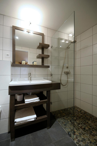 Bathroom 8
