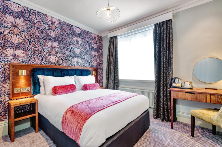 Bedroom, The Hand & Sceptre by Innkeeper's Collection, Kent