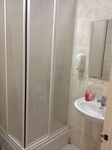 Bathroom 5, ASIM VE NURHAN KOCABIYIK OGRETMENEVI, Avcılar