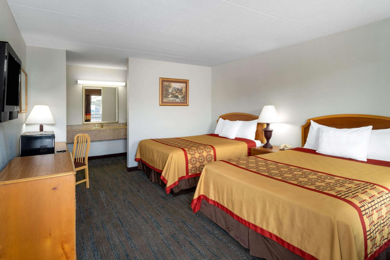 Bedroom 2, Pigeon Forge Parkway Inn, Sevier