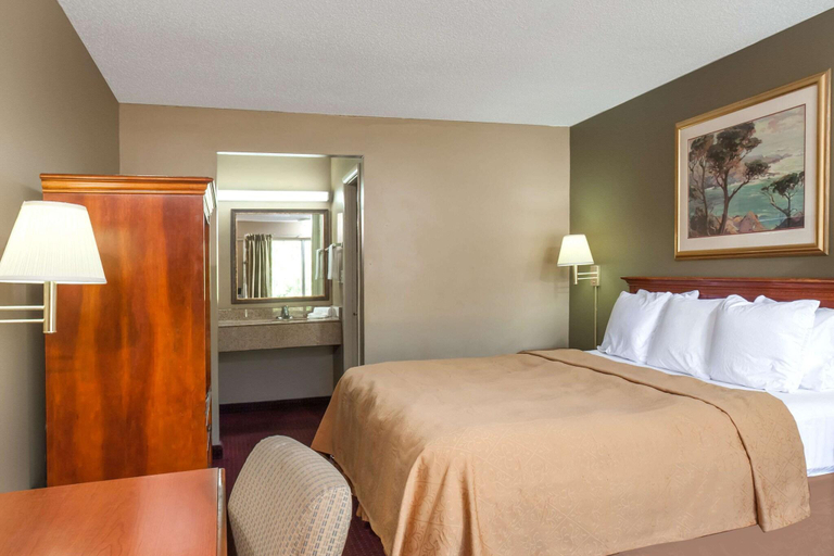 Bedroom 3, Knights Inn Lebanon, Wilson