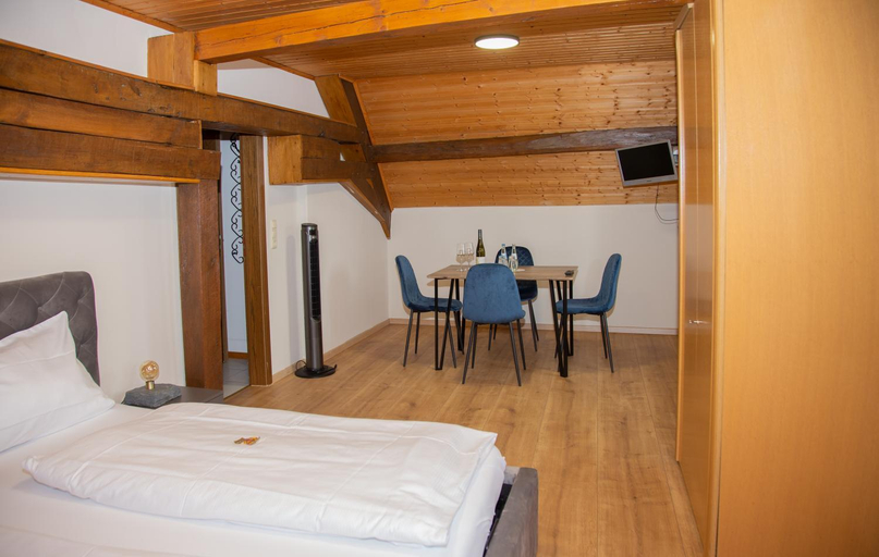 Bedroom 2, Weinhaus Kurtrierer Hof, Trier-Saarburg