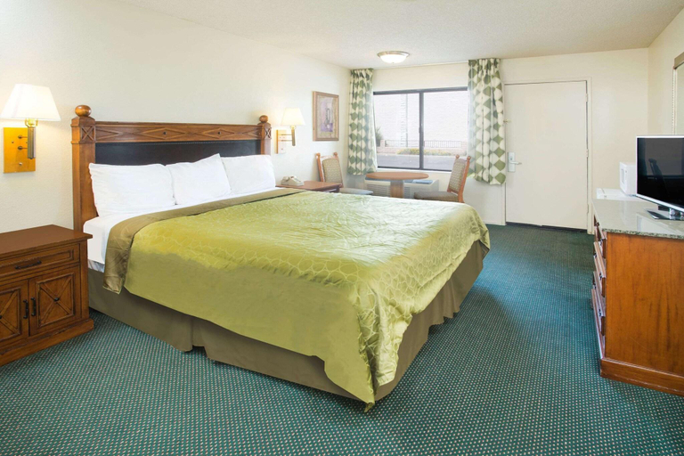 Bedroom 3, Travelodge by Wyndham Indio, Riverside