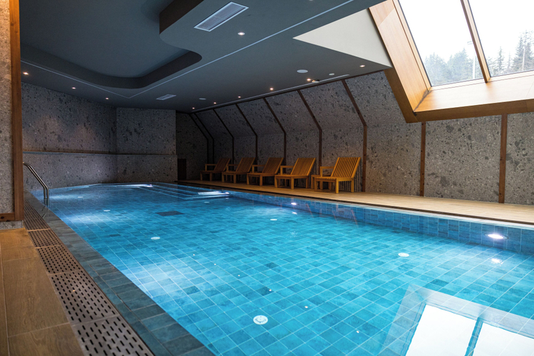 Sport & Beauty 2, Grey Hotel, Brus
