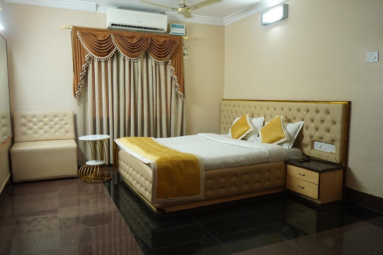 Bedroom, SVR Hotel Sai Samrat, Ahmadnagar