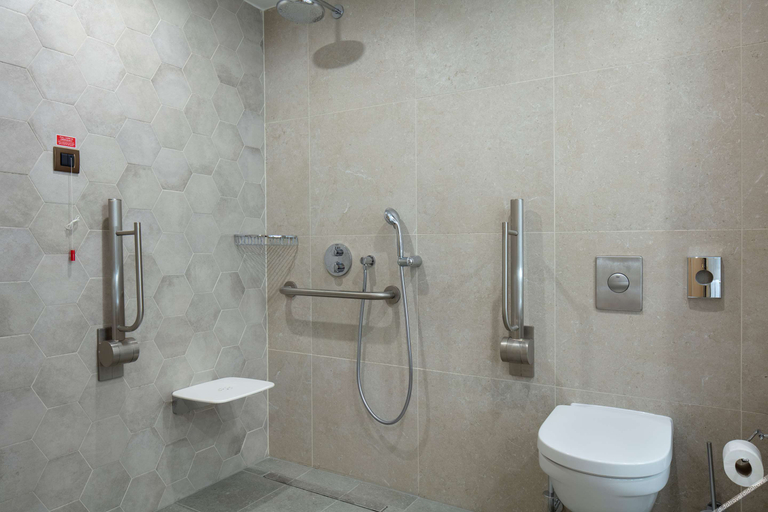 Bathroom 4, DoubleTree by Hilton Plovdiv Center, Plovdiv