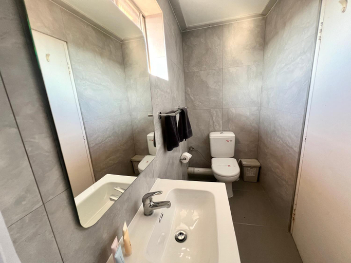 Bathroom, Adrian Motel, Forbes