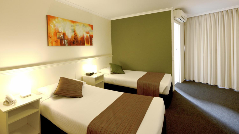Bedroom 2, Atlantic Tower Motor Inn, Adelaide