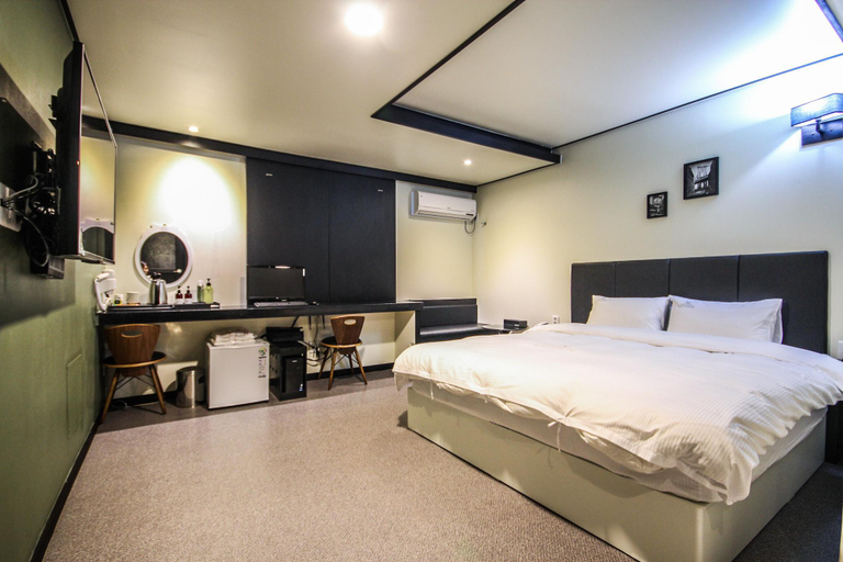 Bedroom 12
