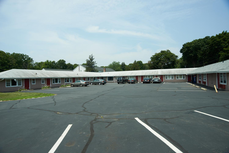 Others 3, Clinton Motel, Middlesex
