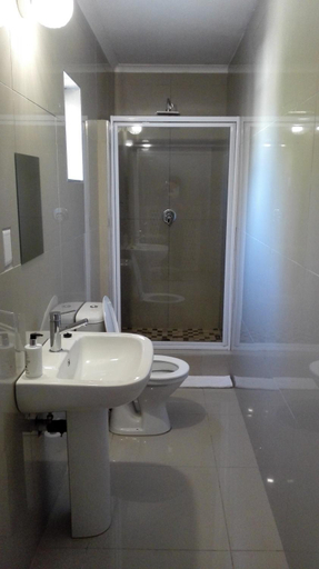 Bathroom 2, Versailles B and B, Buffalo City