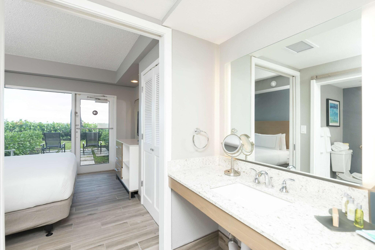 Bathroom 5, DoubleTree Suites Hotel Melbourne Beach Oceanfront, Brevard