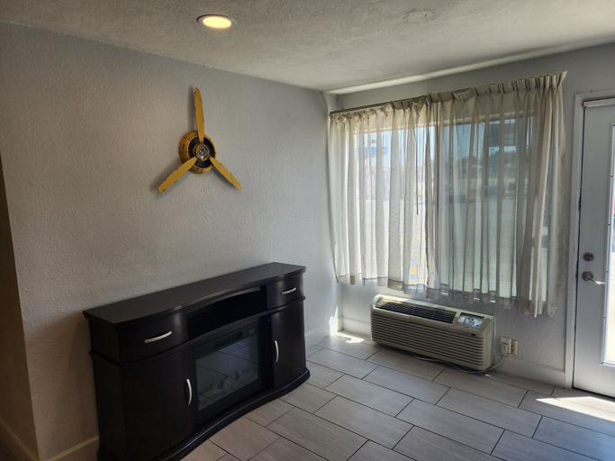 Others 5, MetroParc 'nSuites, San Joaquin