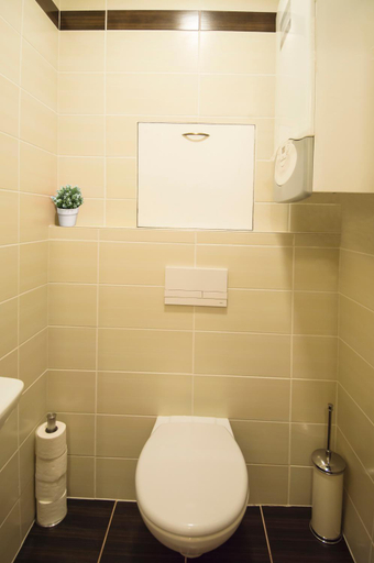 Bathroom 2, Apartment Za Poricskou branou, Praha 7