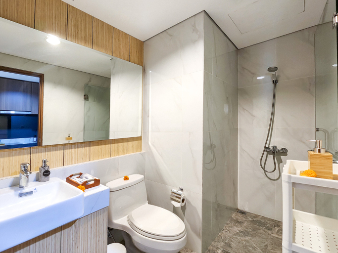 Bathroom 5, The Smith Apartemen - Alam Sutera by Nagisa Bali, Tangerang