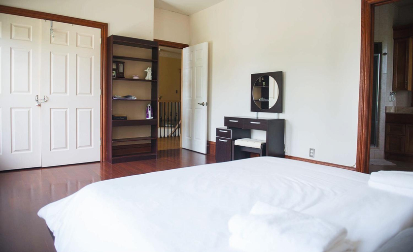 Bedroom 3, JstLikeHome - Luxury Mansion & Guesthouse, Ottawa
