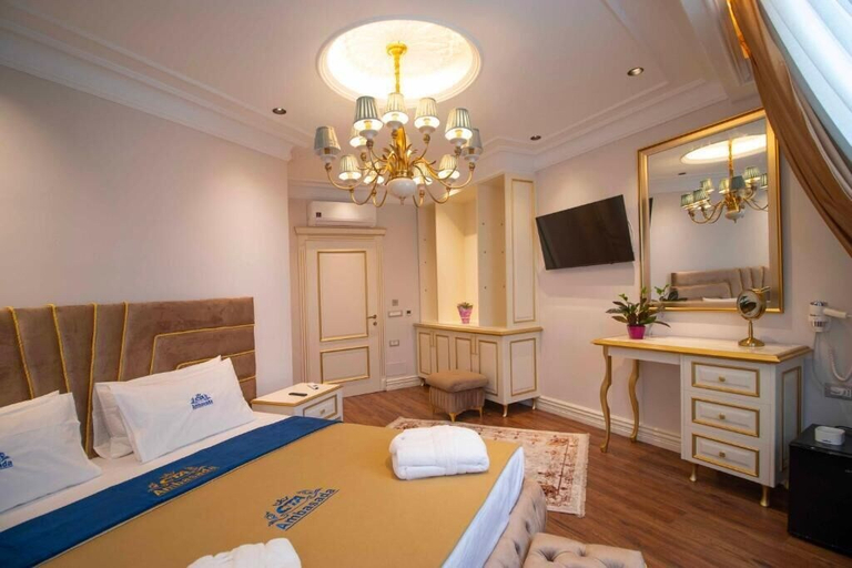 Bedroom 3, Ambasada QTA, Tiranës