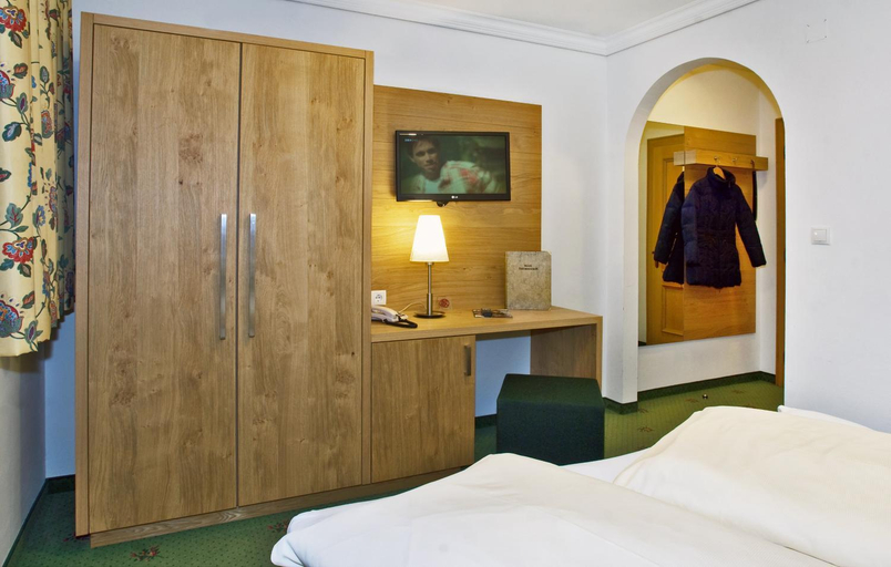 Bedroom 2, Hotel Berghof, Spittal an der Drau