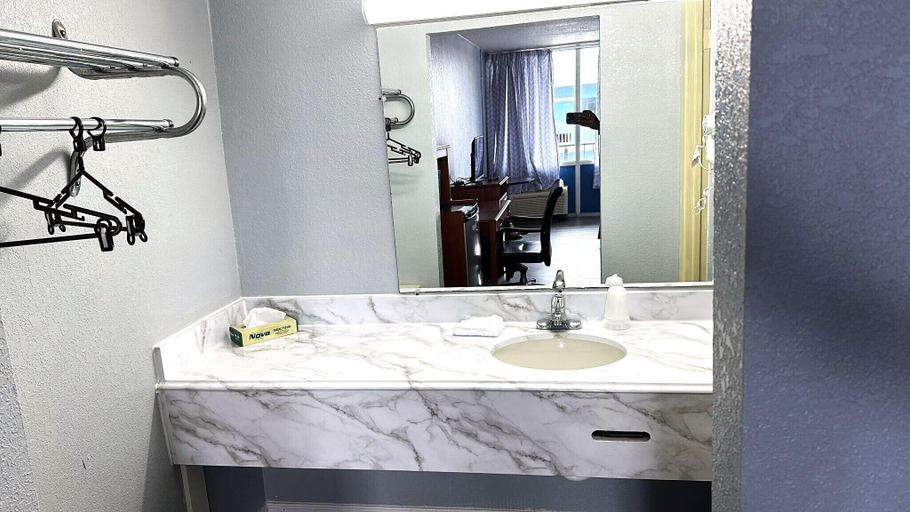 Bathroom 4, Travelodge by Wyndham Salisbury MD, Wicomico