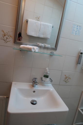 Bathroom 4, Hotel Garni Bellevue, Passau