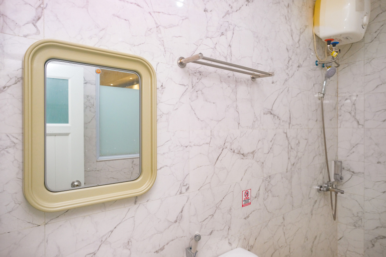 Bathroom 5, SANS Hotel City Park Semarang, Semarang