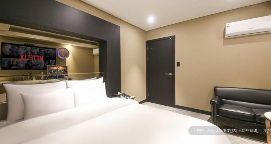 Bedroom 1, Newmond Hotel, Nowon