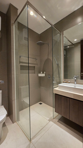 Bathroom 5, C’était le luxe at the Rosebay, Surabaya