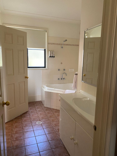 Bedroom 4, Beautiful Villa in the heart of the Hunter Valley, Cessnock
