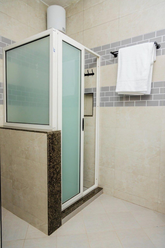 Bathroom 2, Cozy Residences Kampala 005, Kampala