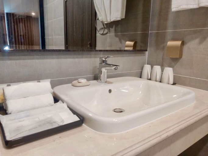 Bathroom 13