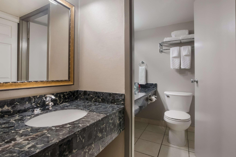 Bathroom 10