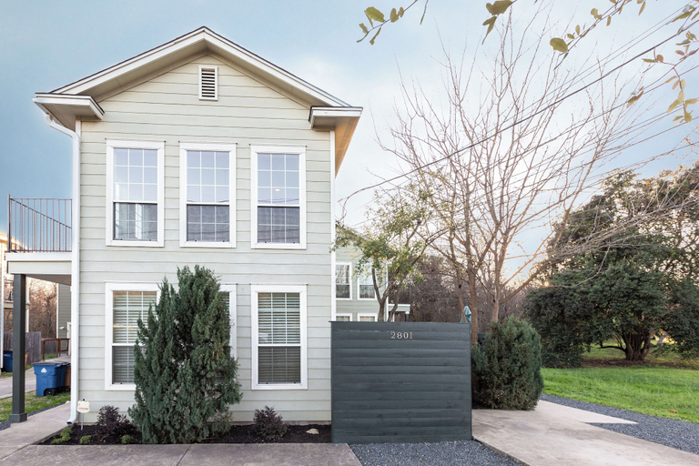 Exterior & Views, Upstay-2-Home Complex for 18ppl, Travis