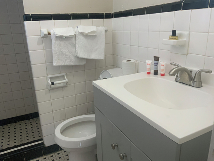 Bathroom 3, Red hill motel, Horry