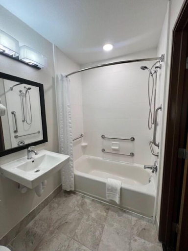 Bathroom 4, Quality Inn & Suites Colby, Thomas