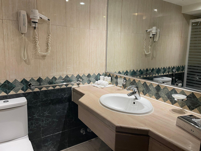 Bathroom 22