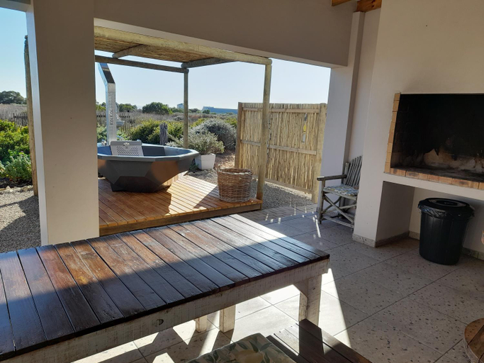 2, Camelot Cottages, West Coast