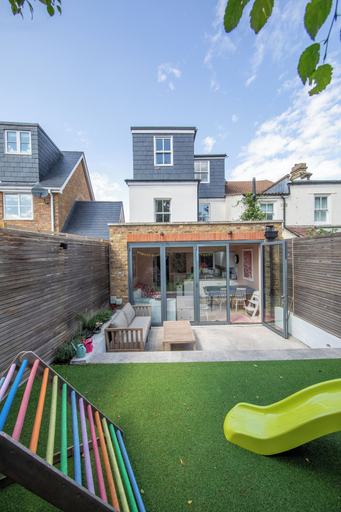 Exterior & Views 2, Beautiful Family-Friendly 3BD House - North Sheen, London