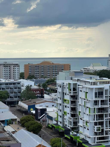 Pandanas Apt 4 (13th floor with great views), City - Inner