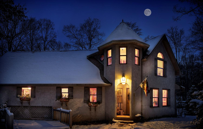 Exterior & Views