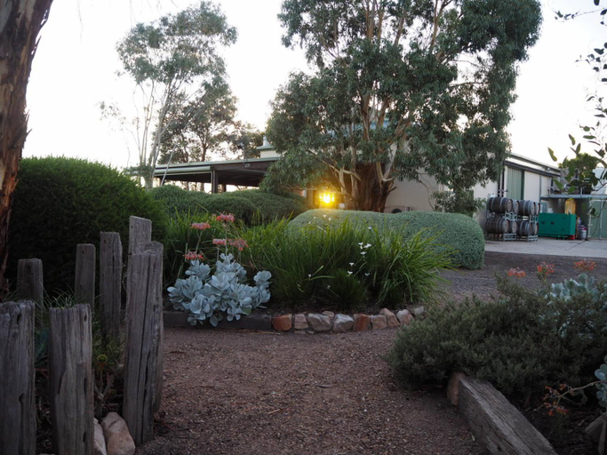 Others 2, Shaws Road Winery B&B, Nillumbik Bal