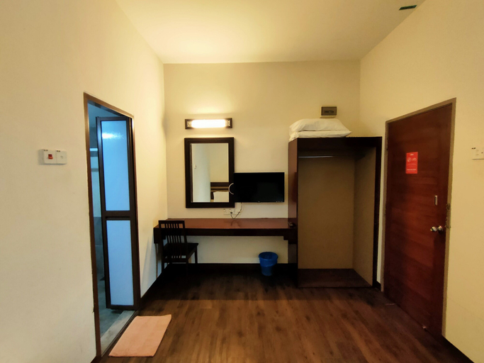 Others 3, Cozzy Motel, Malacca City