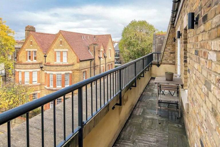 Others 5, Designer 1 Bed Flat Barons Court Sleeps 4, Balcony, London