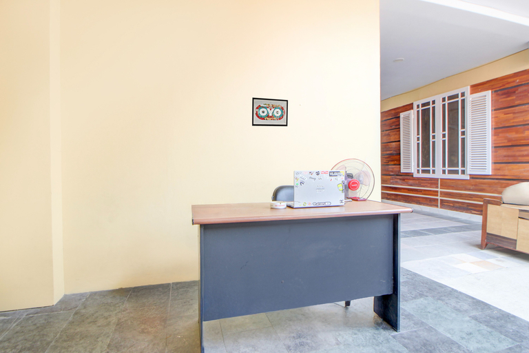 Public Area 2, OYO 94304 Ameera Guest House, Tegal