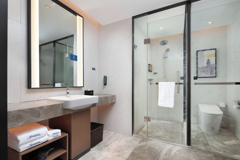 Bathroom 3, Hampton by Hilton Wuhan Zhongnan, Wuhan